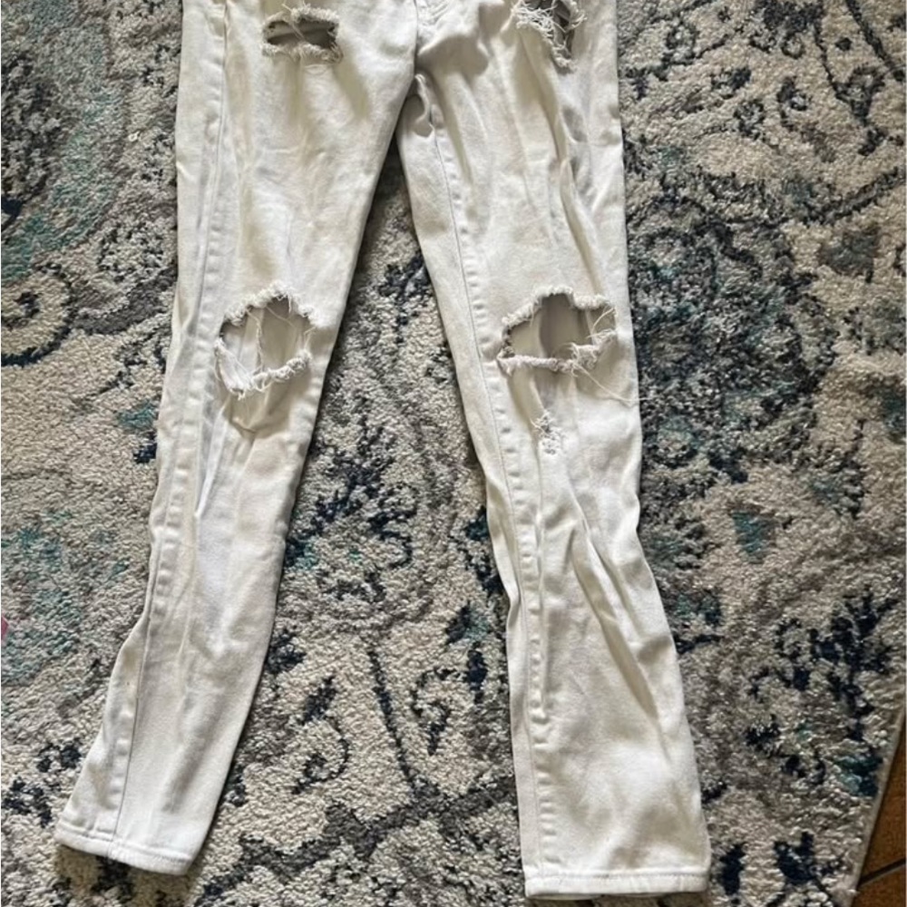 Rue21 Distressed Skinny Jeans - White